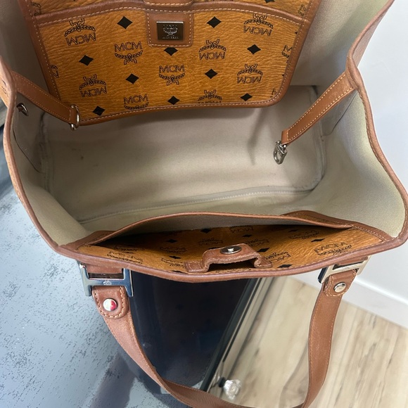 MCM Camel Leather bag. Gorgeous condition. - Picture 3 of 9